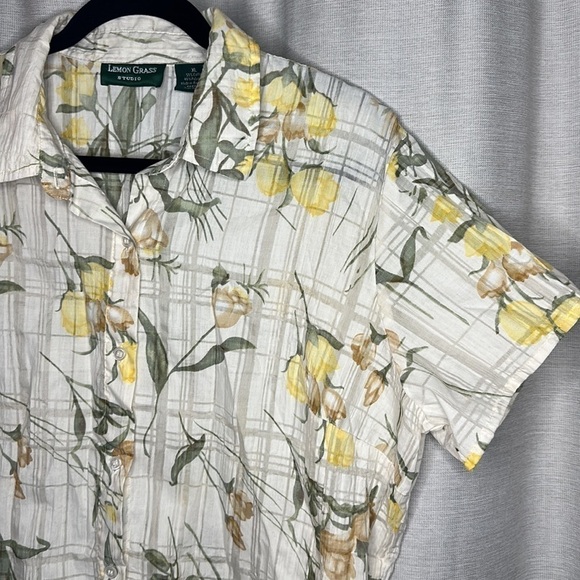 Lemon grass Button down !!! - Picture 4 of 5